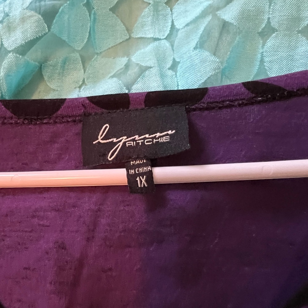 Purple and black top size 1X - Picture 3 of 3